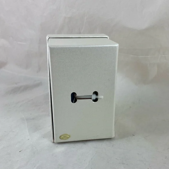 Jessica Simpson Crystal Accented Woman's Watch JW0002GD Gold Pearl 35mm NEW READ - Picture 7 of 9